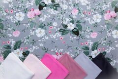 Puuvillane-trikotaaz-lilled-ja-kiilid-hallil