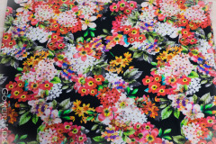 Puuvillane_trikotaaž_mustal_taustal_punased_lilled