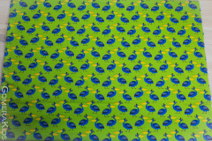 Puuvillane_trikotaaž_pelikanid_rohelisel