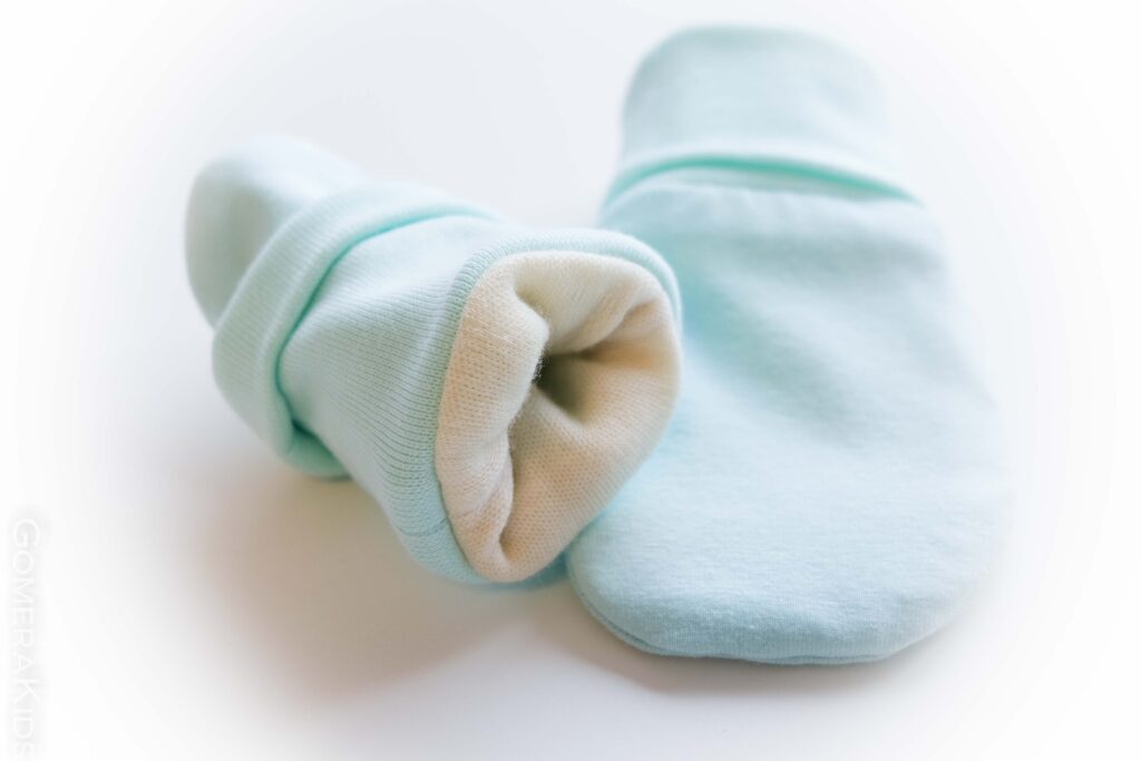 Meriinovoodriga kindad